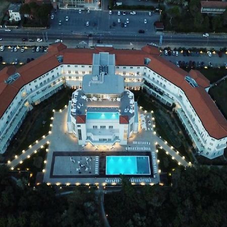 Toscana Charme Resort Tirrenia Eksteriør billede Aerial view of the hotel
