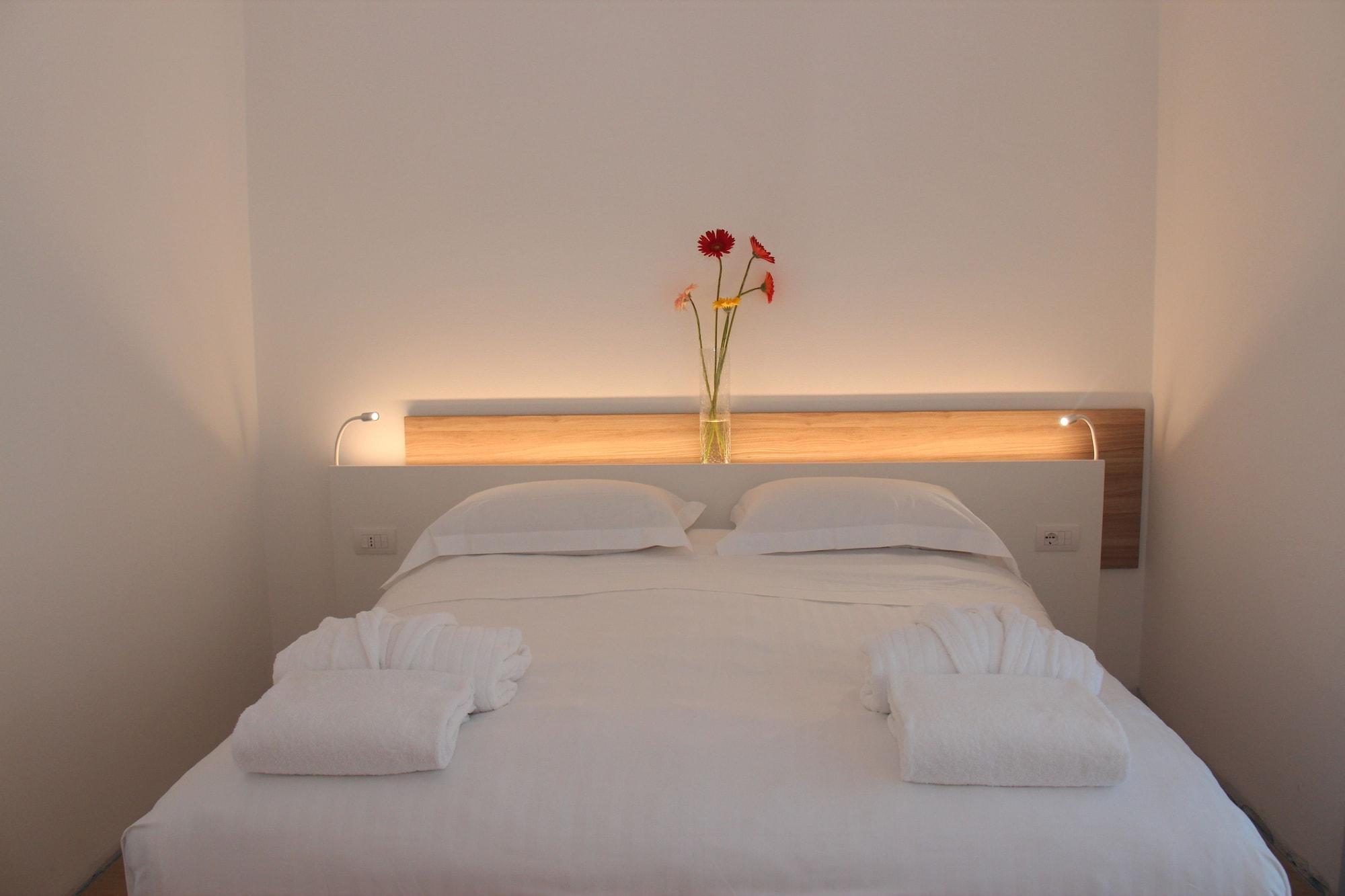 Toscana Charme Resort Tirrenia Eksteriør billede A bedroom at the hotel