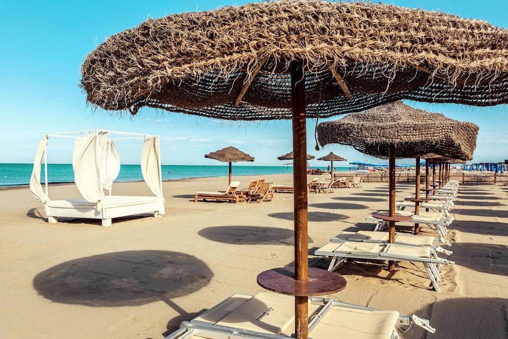 Toscana Charme Resort Tirrenia Eksteriør billede Playa de Sabinillas