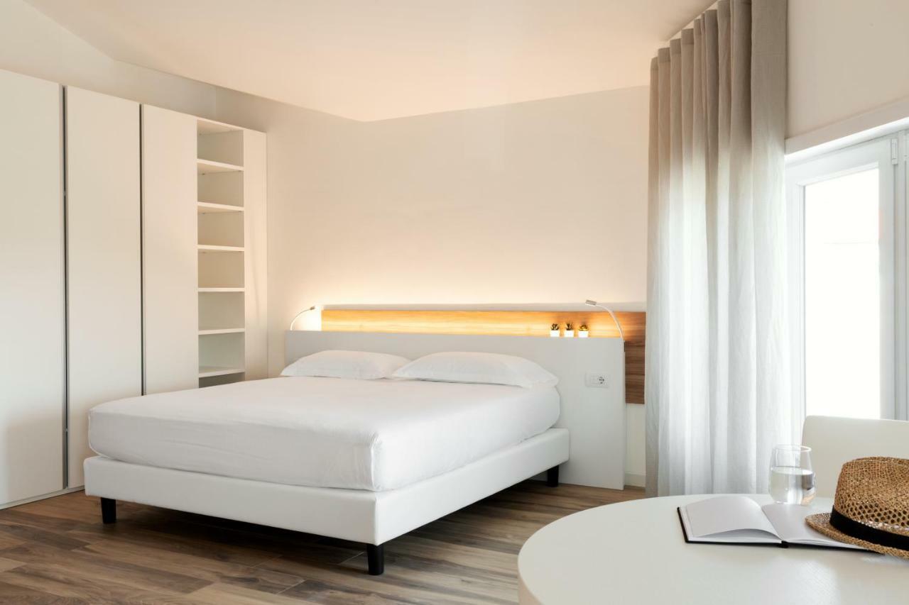 Toscana Charme Resort Tirrenia Eksteriør billede A room at the hotel