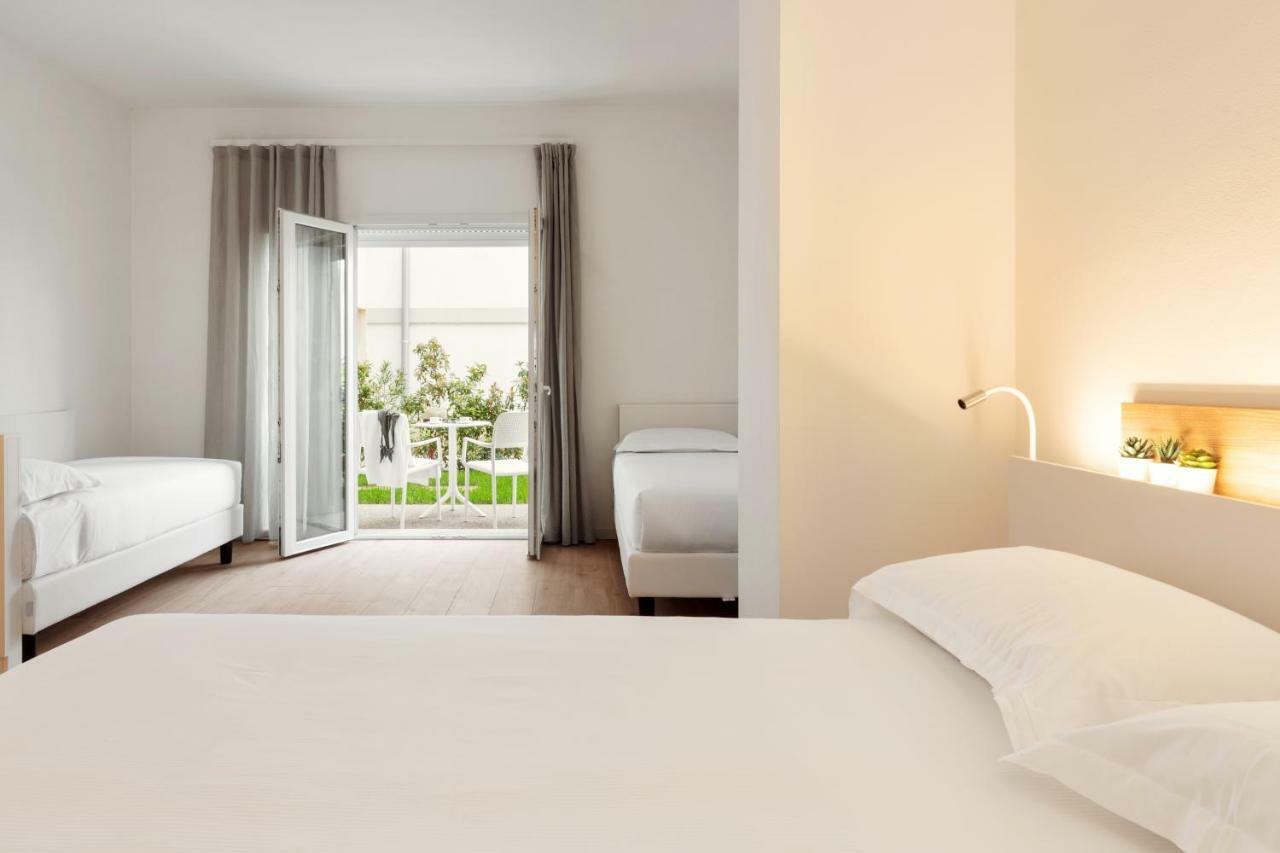 Toscana Charme Resort Tirrenia Eksteriør billede A room at the hotel