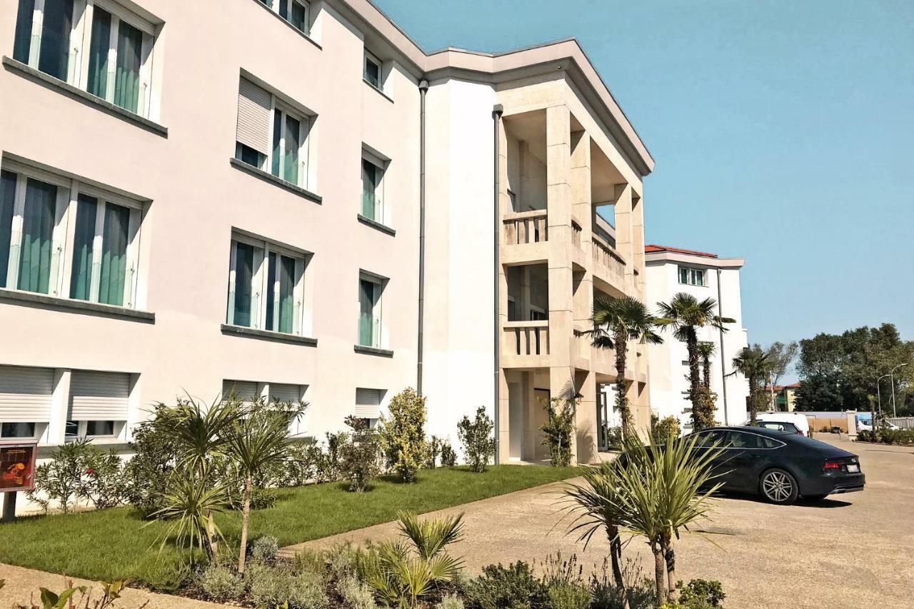 Toscana Charme Resort Tirrenia Eksteriør billede The new campus of the University of Novi Sad